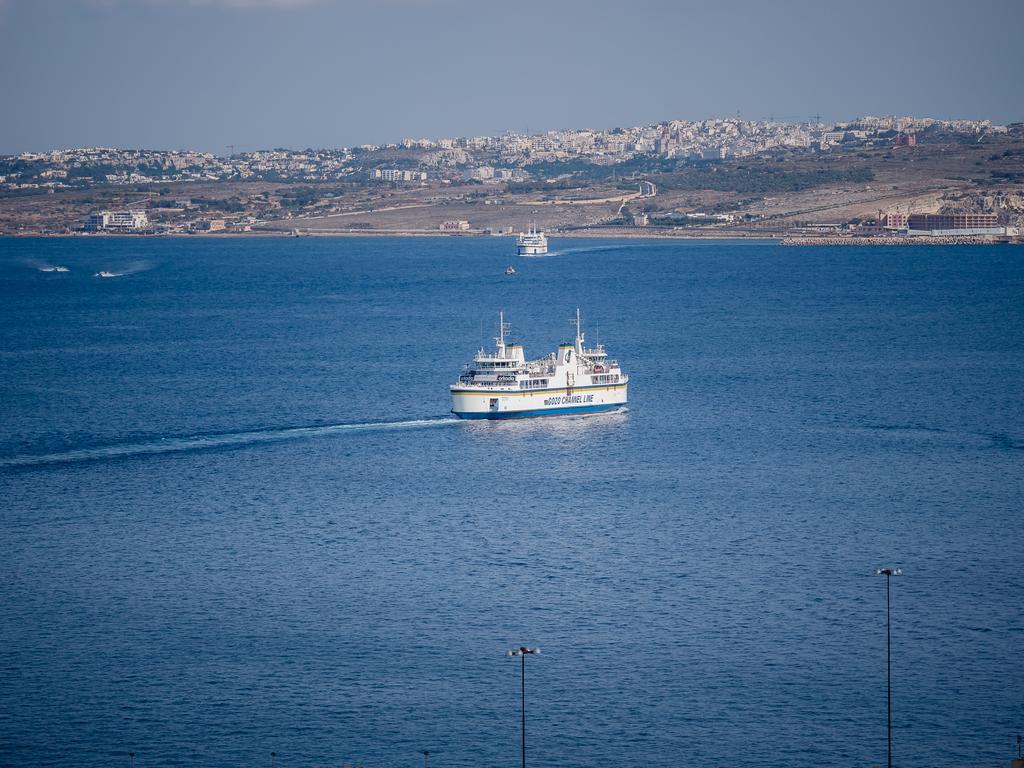 Seaview Luxury Penthouse With Shared Swimming Pool Apartman Għajnsielem Kültér fotó