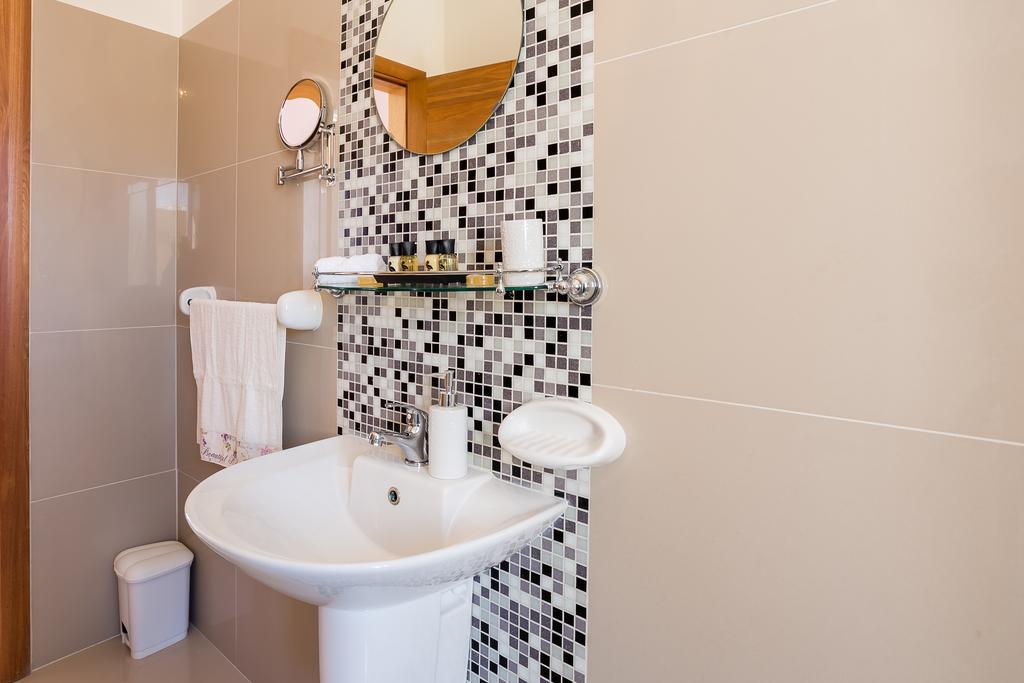 Seaview Luxury Penthouse With Shared Swimming Pool Apartman Għajnsielem Kültér fotó