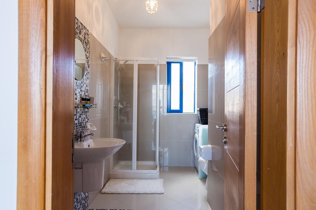Seaview Luxury Penthouse With Shared Swimming Pool Apartman Għajnsielem Kültér fotó