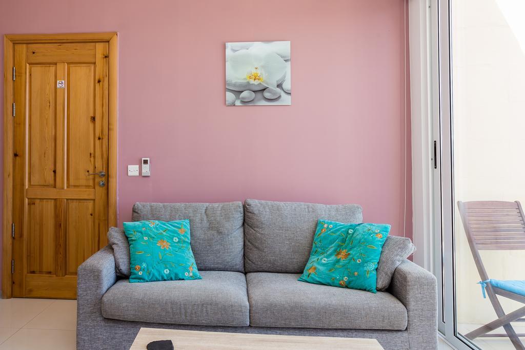 Seaview Luxury Penthouse With Shared Swimming Pool Apartman Għajnsielem Kültér fotó