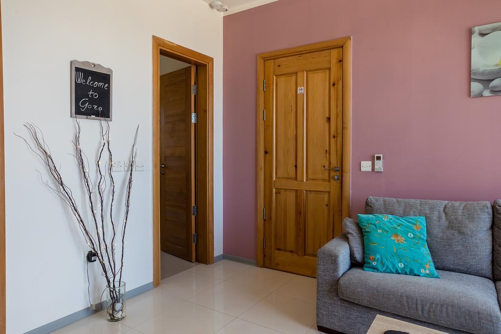 Seaview Luxury Penthouse With Shared Swimming Pool Apartman Għajnsielem Kültér fotó