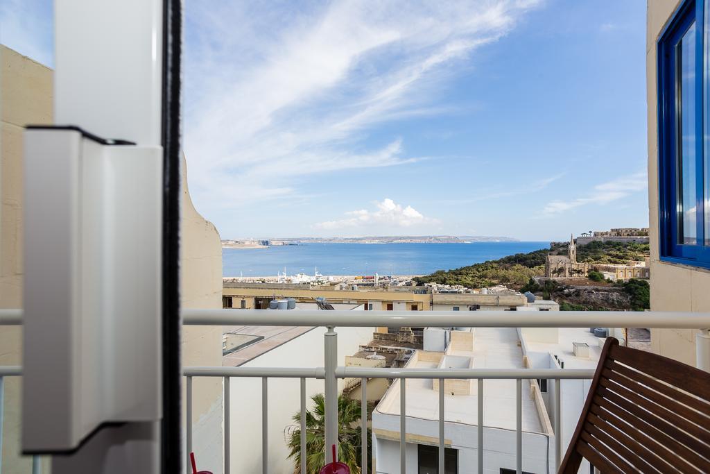 Seaview Luxury Penthouse With Shared Swimming Pool Apartman Għajnsielem Kültér fotó