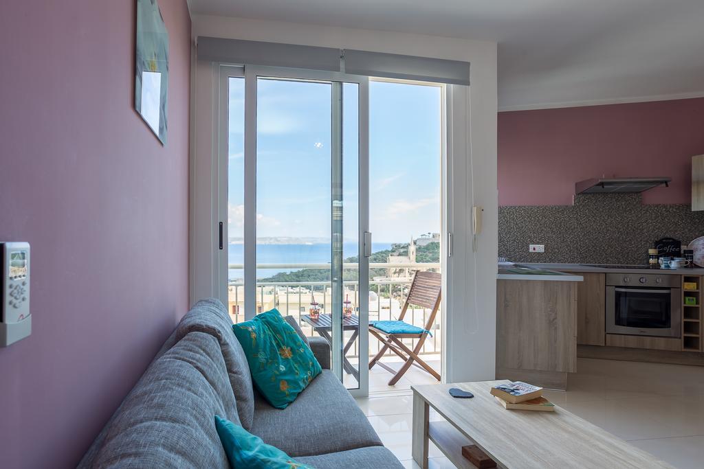 Seaview Luxury Penthouse With Shared Swimming Pool Apartman Għajnsielem Kültér fotó