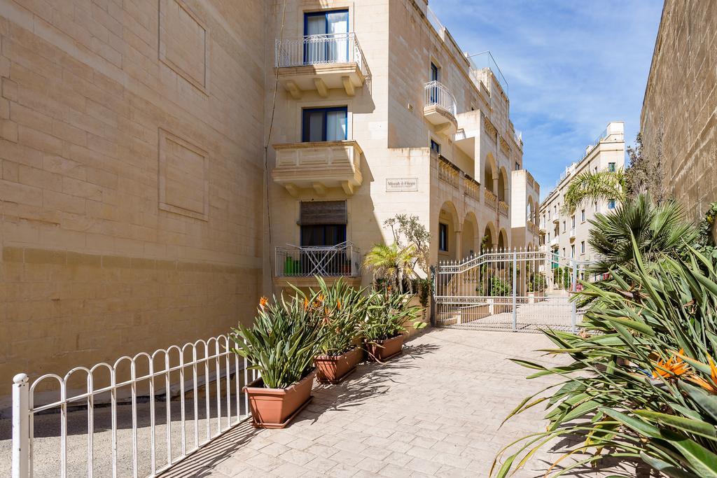 Seaview Luxury Penthouse With Shared Swimming Pool Apartman Għajnsielem Kültér fotó
